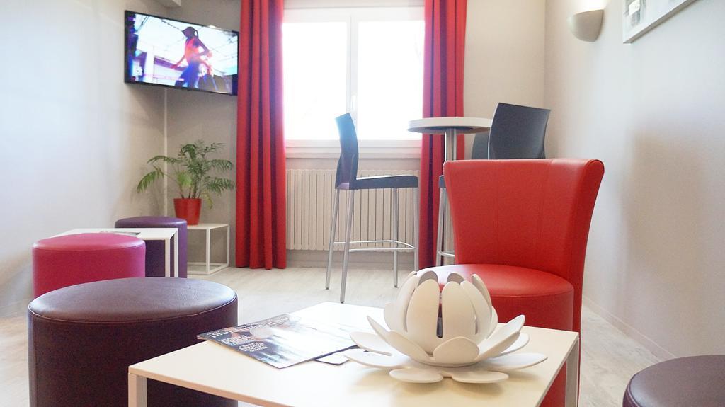 Hotel Robinson Auch Eksteriør bilde