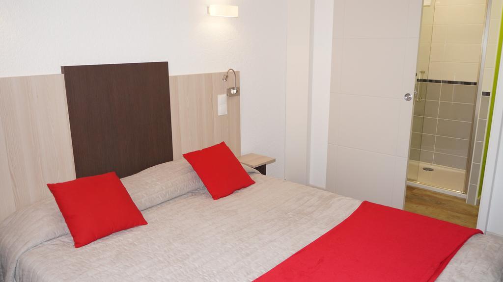 Hotel Robinson Auch Eksteriør bilde