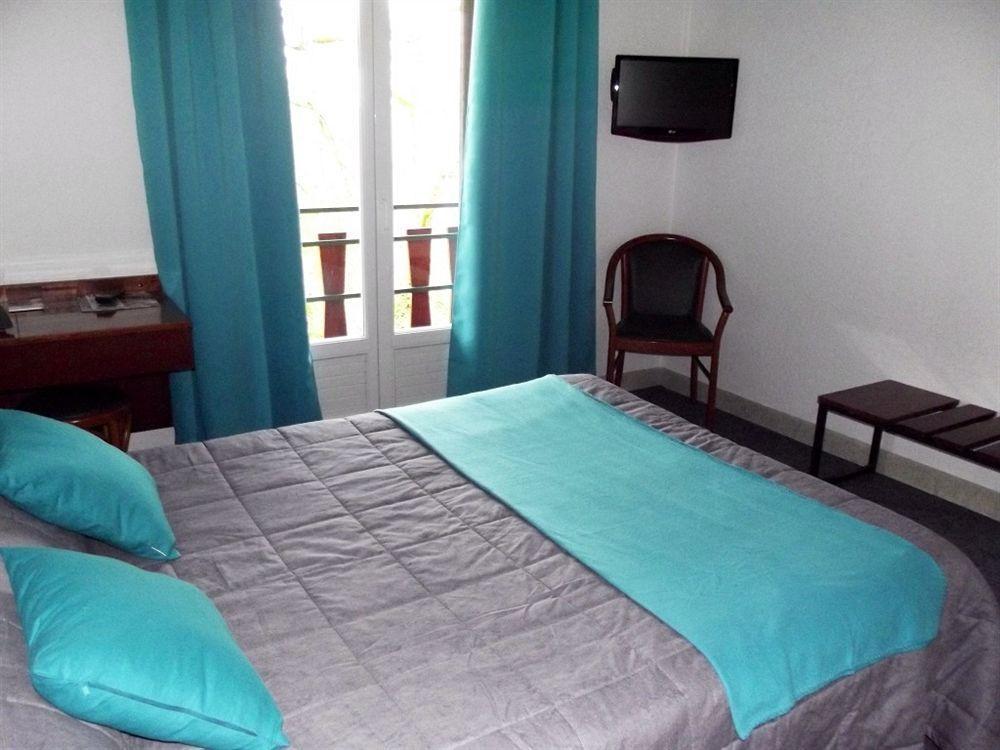 Hotel Robinson Auch Eksteriør bilde